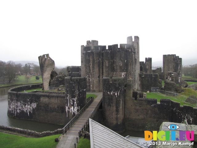 SX33157 Caerphilly Castle in the rain